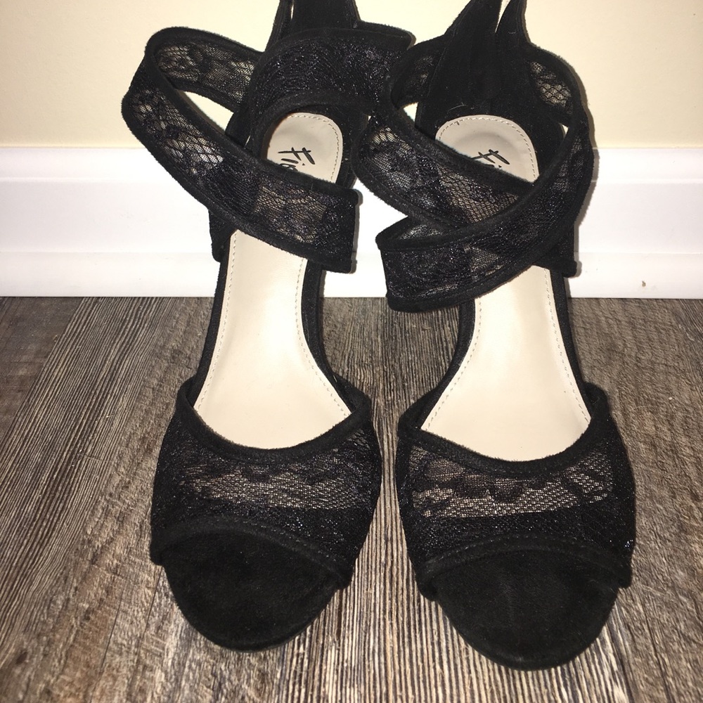 Black Lace Fioni Heels- Never Worn!